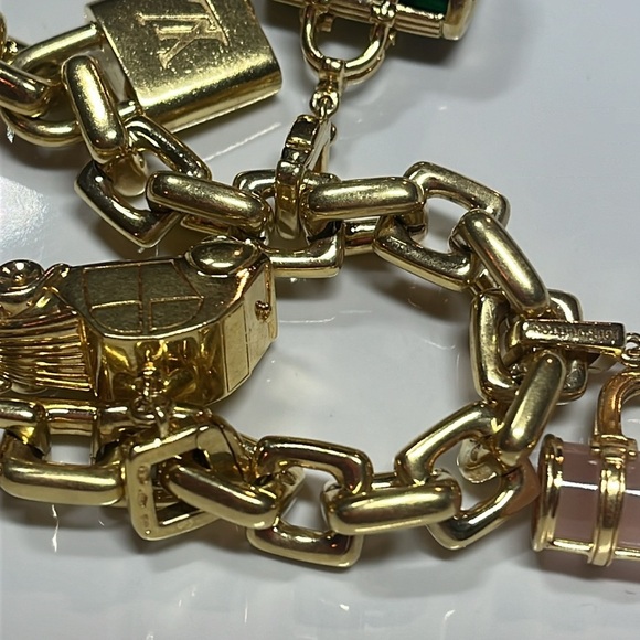 LOUIS VUITTON 2003 18KT GOLD CHARM BRACELET W/ 5 CHARMS - Picture 2 of 14